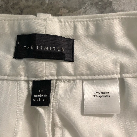 White shorts - Picture 4 of 5